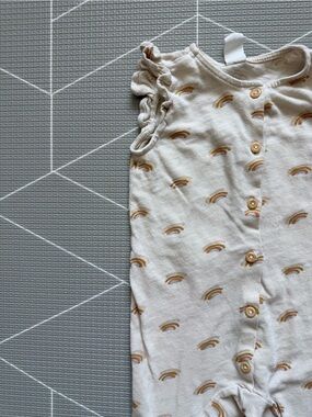 H&M|Baby girl/toddler Neutral Rainbow print sleeveless Button-Front jumpsuit,18M